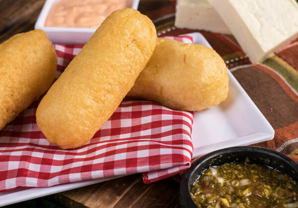 Venta de pasteles de yuca con carne